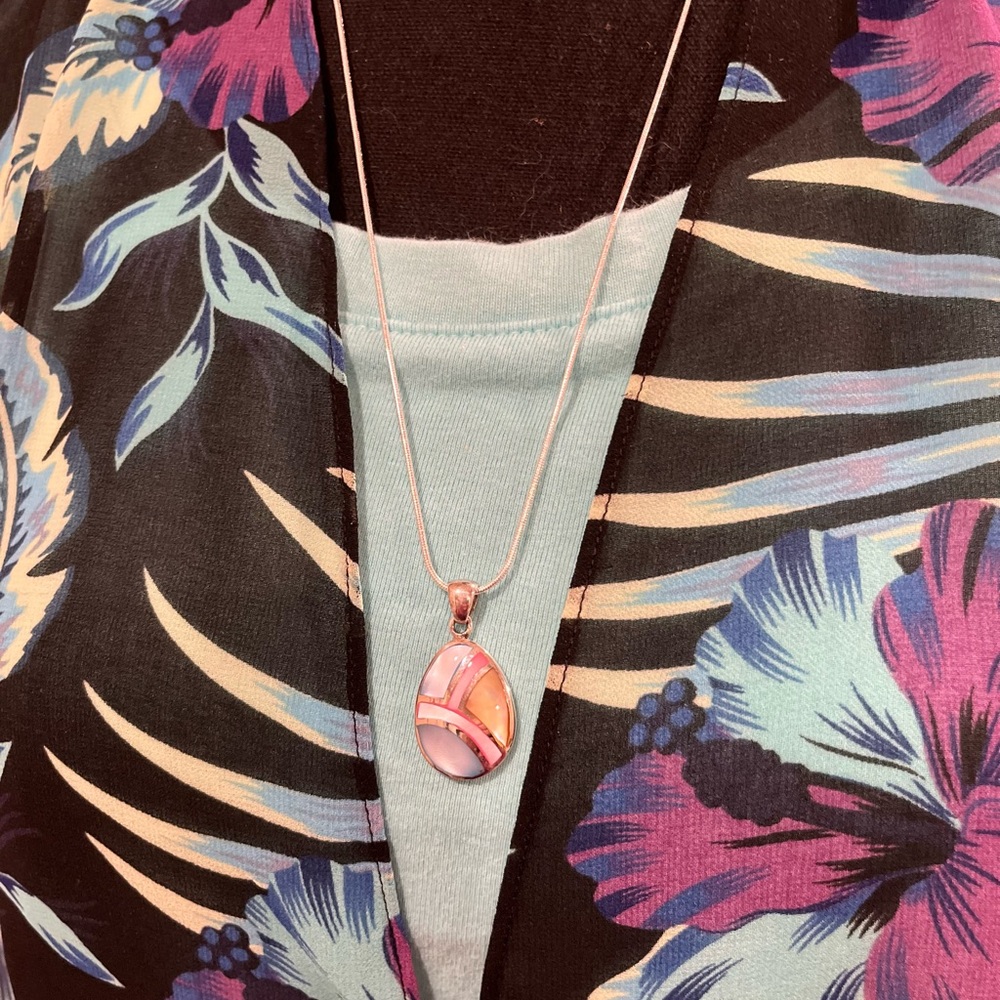 N104 NWT Sterling Mother of Pearl Pendant on Sterling 925 chain
